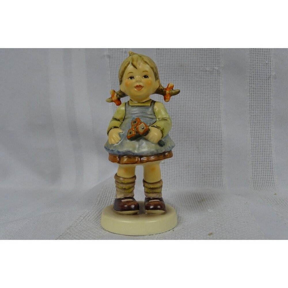 Goebel Hummel Figurine “Flower Girl” #548 W.Germany Exclusive Edition 1989
